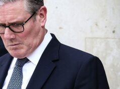 “Faça a coisa certa para o país”: Dois secretários de estado renunciam no Reino Unido para destituir Starmer