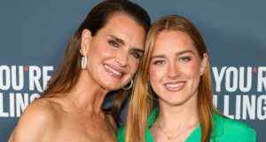 Filha de Brooke Shields ligou para avisar sobre menção a história de amor