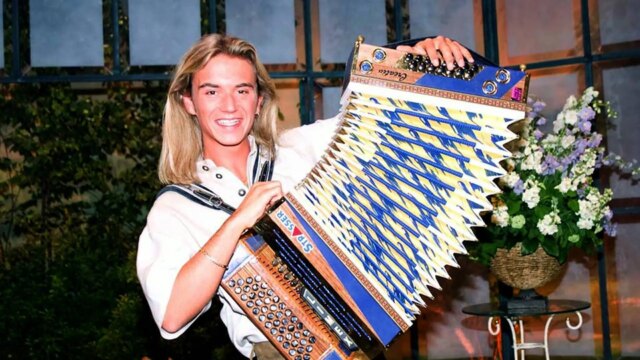 Florian-Silberisen-antes-e-agora-de-musico-folk-a-capitao.jpg