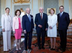 Frank-Walter Steinmeier prestando homenagem ao rei Carlos XVI. tour comemorativo