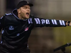 Futebol: Robert Schroeder, técnico do Halleschen FC, furioso com roubo de gol