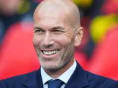Futebol: Zinedine Zidane teria chamado o Real Madrid para substituir Xabi Alonso em dezembro
