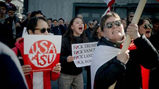 Get-America-Away-raiva-e-manifestacoes-na-Groenlandia-em-resposta.jpg