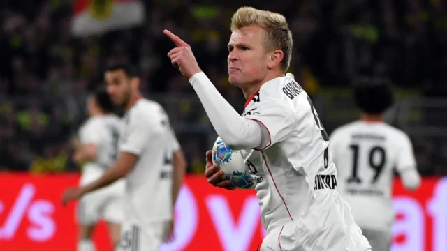 Grande-escandalo-no-Eintracht-–-penalti-Burkart-insulta-Rira.webp