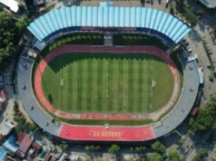 Grande partida entre Persija e Persib acontecendo no Segiri Stadium Samarinda?