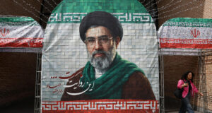 Guerra no Médio Oriente: Ferido, segundo os Estados Unidos, o Líder Supremo iraniano ainda lidera o regime iraniano