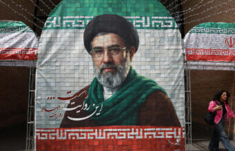 Guerra no Médio Oriente: Ferido, segundo os Estados Unidos, o Líder Supremo iraniano ainda lidera o regime iraniano