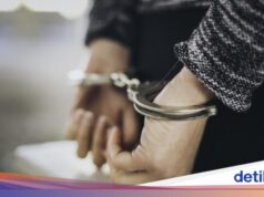 Homem é deportado da Rússia após avaliar saia feminina de couro em loja online