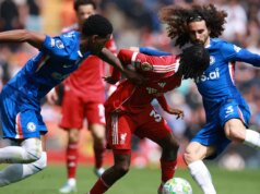 Incrível no ataque e banquete de erros, Liverpool e Chelsea permanecem na Premier League
