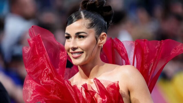 Inicio-do-ESC-Sarah-Engels-aparece-em-um-vestido-de.jpg