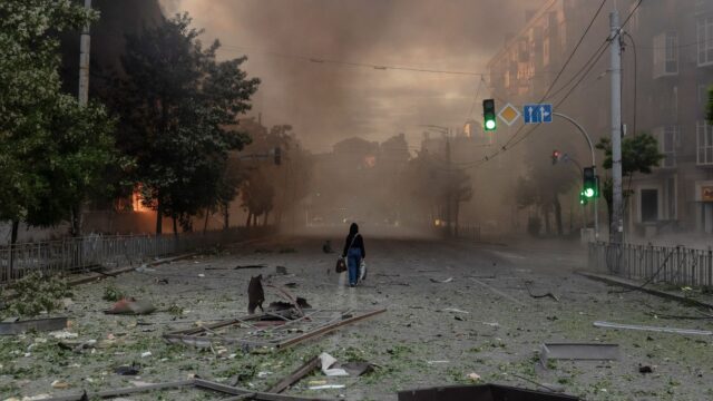 Intenso-bombardeio-russo-em-Kiev-deixa-pelo-menos-um-morto.jpg
