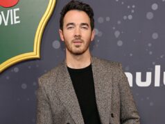 Kevin Jonas estreia sua transformação corporal em um vídeo de academia sem camisa