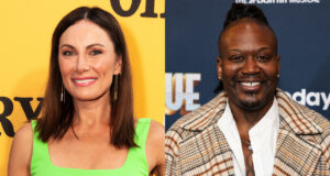 Laura Benanti e Titus Burgess serão os anfitriões do Tony Awards: Act One