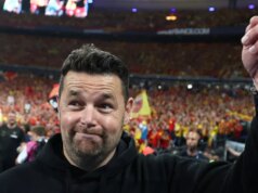 Lens-Nice: “Como a alegria dos jogadores e do público”, exultou Pierre Sage após vencer a Coupe de France