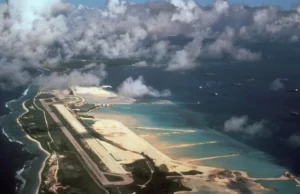 Mais uma vez na Ilha Diego Garcia tornou-se o centro do conflito entre as grandes potências. América e Inglaterra se enfrentam.