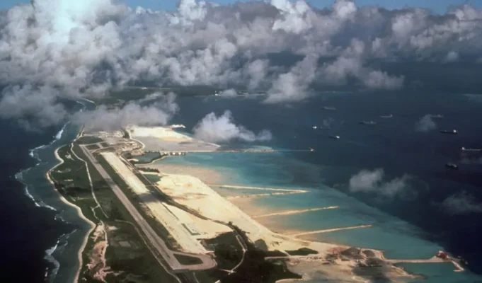 Mais uma vez na Ilha Diego Garcia tornou-se o centro do conflito entre as grandes potências. América e Inglaterra se enfrentam.