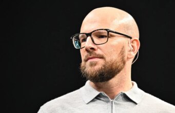 Mark Webster: O ex-campeão mundial de dardos sofre de leucemia