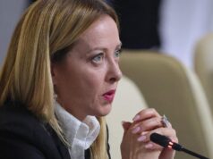 Meloni, da Itália, condenou a foto profundamente falsa como um ataque político.