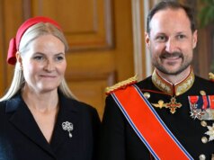 Mette-Marit celebra o Dia Nacional com Haakon – uma pessoa desaparecida
