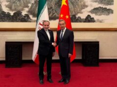 Ministro das Relações Exteriores do Irã visita Pequim, China pressiona Teerã para abrir o Estreito de Ormuz