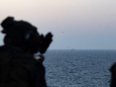 Mísseis disparados contra navios de guerra dos EUA na costa de Ormuz, reportagem da mídia iraniana
