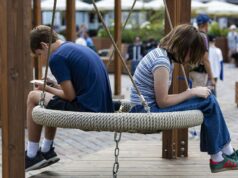 Na Estónia, especialistas e políticos opõem-se à proibição das redes sociais para jovens