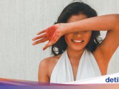 Na mão! A ídolo japonesa permite que fãs beijem suas axilas, gerando polêmica