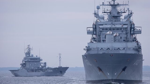 Navio-de-guerra-danificado-em-Wilmershaven-Russia-por-tras-de.jpg