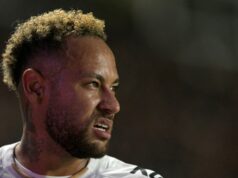 Neymar em crise: craque brasileiro dá tapa no filho de Robinho em treino com o Santos após driblar