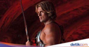 Nicholas Galitzin come 5.000 calorias por dia para se tornar o super-herói He-Man