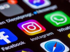 Nos Estados Unidos, três jovens operam um negócio verdadeiramente paralelo que transforma rostos e até corpos de estranhos em influenciadores pornográficos gerados por IA.