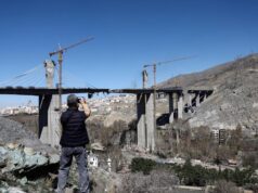 O Irão transformou o bombardeamento da ponte Karaj num símbolo de protesto.