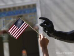 O Reino Unido aumenta o nível de ameaça terrorista, os EUA exortam as pessoas a estarem vigilantes em público.