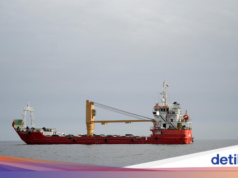 O calor está aumentando na costa de Ormuz, e o Irã afirma que seu navio-tanque foi atacado pelas forças dos EUA.
