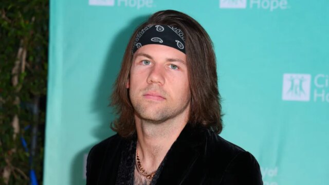 O-cantor-do-Beartooth-Caleb-Shomo-se-apresenta-como-orgulhosamente.jpg
