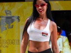 O cinegrafista da F1 se distrai com a modelo