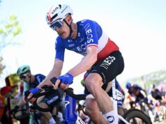 O francês Dorian Godon se vinga de Tadez Pogakar ao vencer o sprint da etapa 3 do Tour de Romandie
