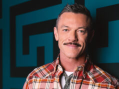 O indicado ao Tony, Luke Evans, está se divertindo muito em The Rocky Horror Show