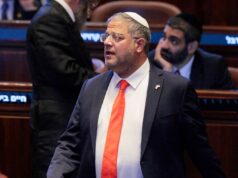 O ministro israelense Itamar Ben-Gvir comemora seu 50º aniversário com bolos decorados com laços