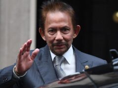 O momento em que o sultão do Brunei voa com o seu próprio avião para a cimeira da ASEAN nas Filipinas