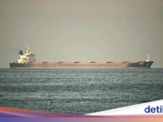 O navio da companhia francesa foi atacado na costa de Ormuz, a tripulação ficou ferida