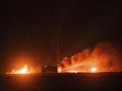O novo foguete Glen da Blue Origin pega fogo e explode durante os testes