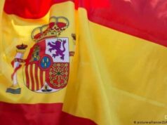 O número de desempregados em Espanha caiu mais rapidamente do que o esperado em Abril.