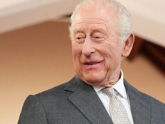 O rei Carlos III foi defecado por uma gaivota durante um encontro na Irlanda do Norte