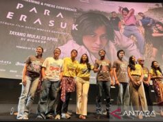 Obsessão em uma festa trance no filme “Para Parasuk”.