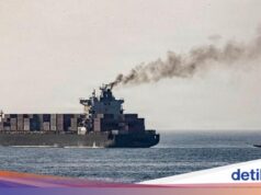 Os EUA entregam o navio iraniano apreendido e 22 navios ao Paquistão.
