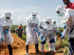 Os casos de Ébola no Congo estão a aumentar num contexto de desconfiança e de uma zona de conflito armado