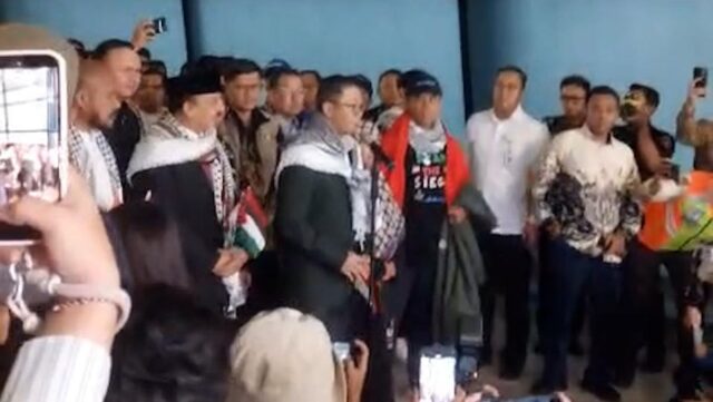 Os-cidadaos-indonesios-sequestrados-por-Israel-chegaram-ao-aeroporto-de.jpeg