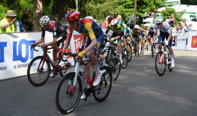 “Pedalamos 115 quilômetros para vê-los passar”: uma largada inédita no lote para a primeira etapa desta grande prova de ciclismo