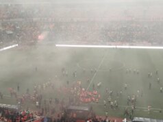 Persib é uma liga, Duel Persija em JIS é um caos devido a incêndios e chamas.